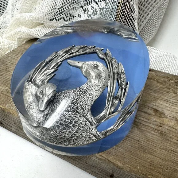 Vintage 3D Lucite Sculpture Duck Family Oval Paperweight Collectible Table Decor - Picture 3 of 10